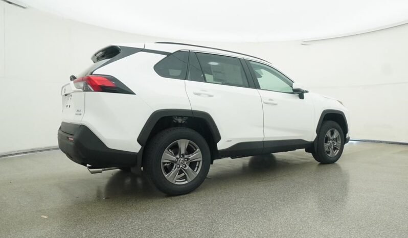 2024 Toyota RAV4 Hybrid XLE full